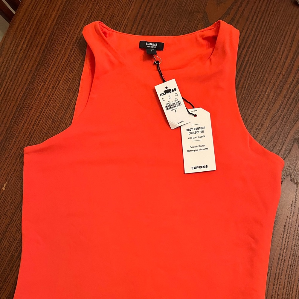 Express body contour tank
